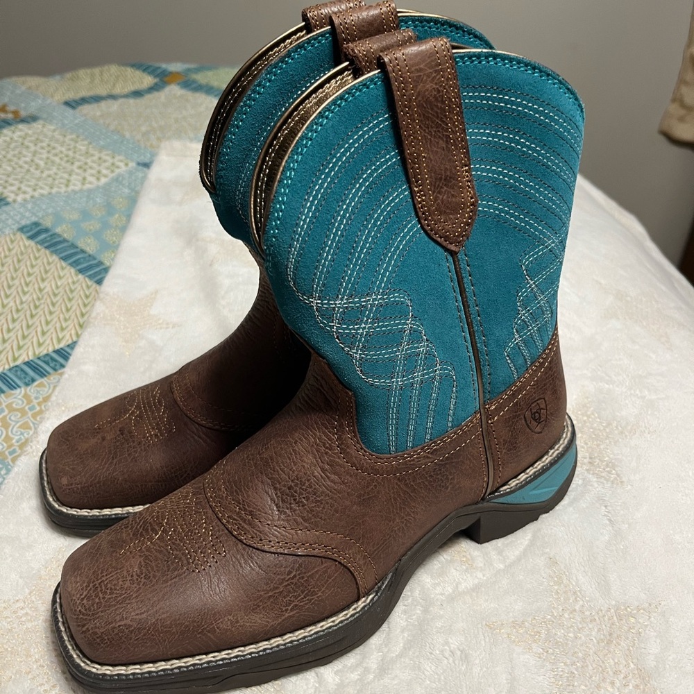 Women’s short anthem boots